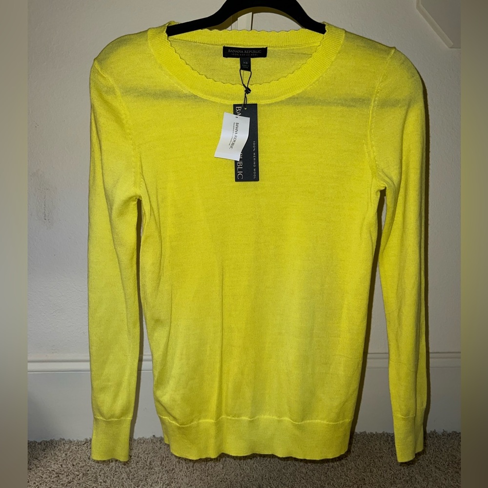 NWT banana republic scalloped sweater